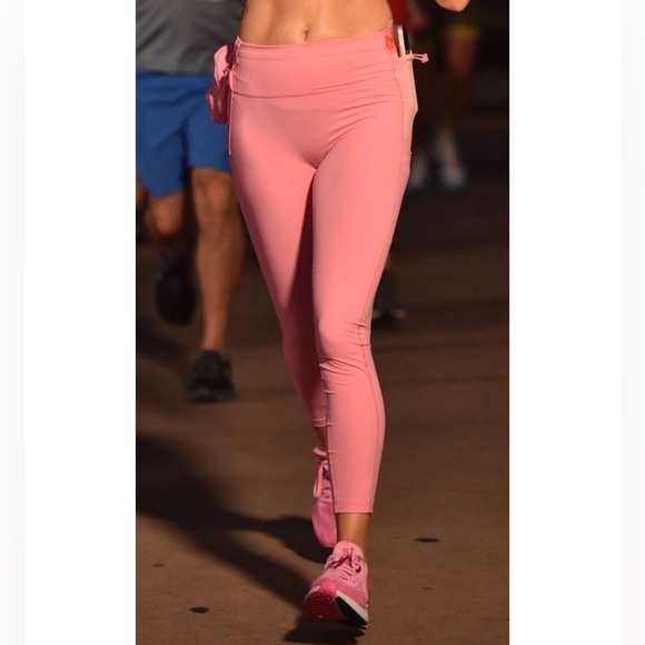 Outdoor Voices x Disney Minnie Mouse Pink Leggings RARE Limited Edition Sz M - Picture 1 of 11